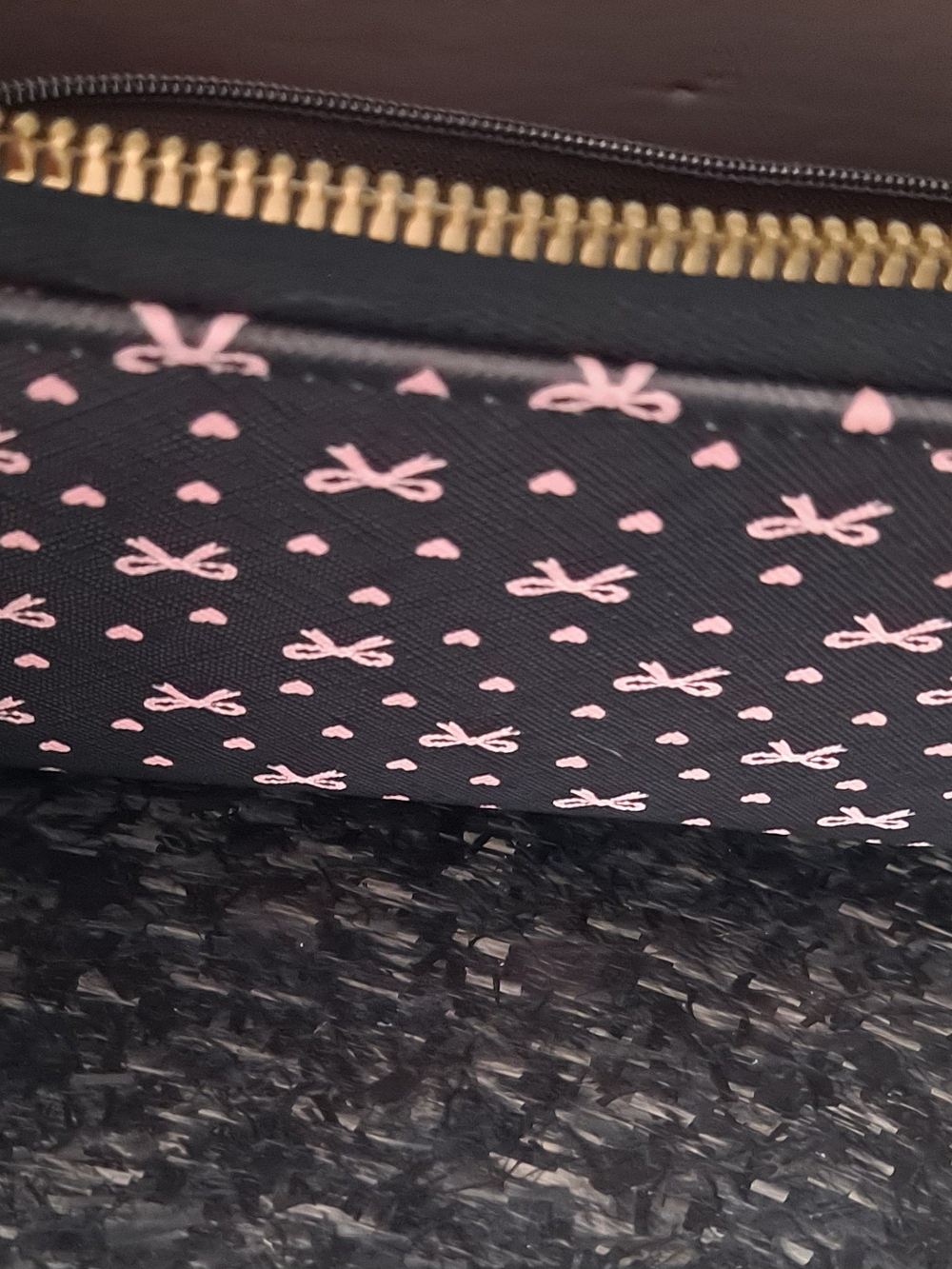 Black and Pink Bow & Heart Print Wristlet Wallet. (NWT) - Picture 12 of 15